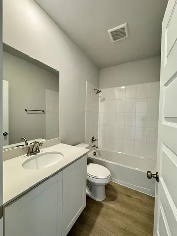 a view of a house with backyard