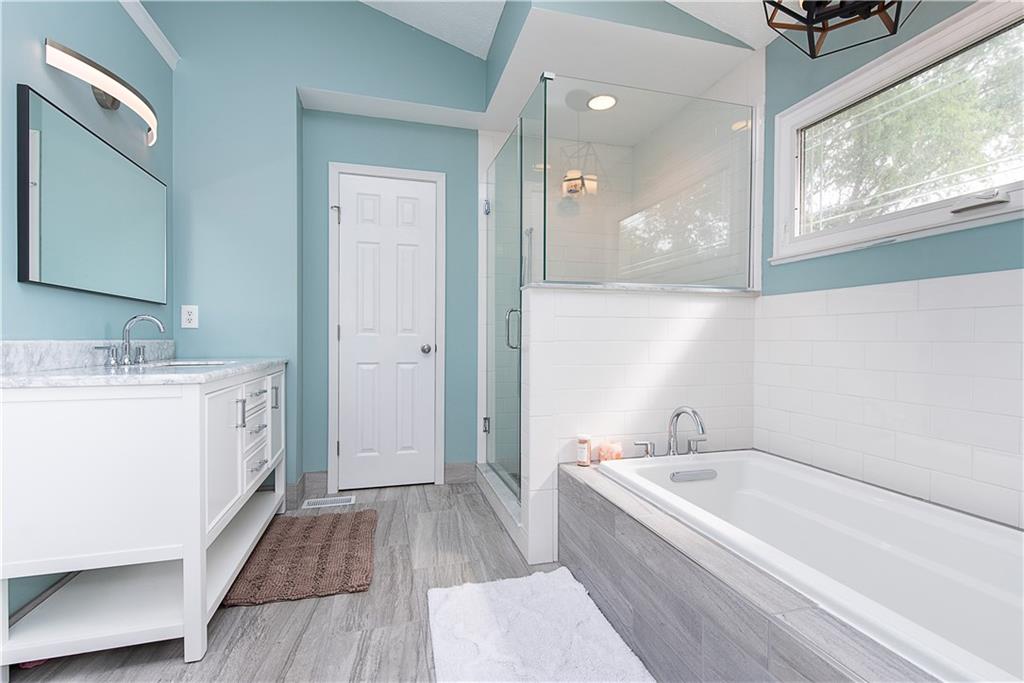 13237 Knoll Ridge Fishers, IN 46038 - Photo 17 of 29 Gallery Image 17