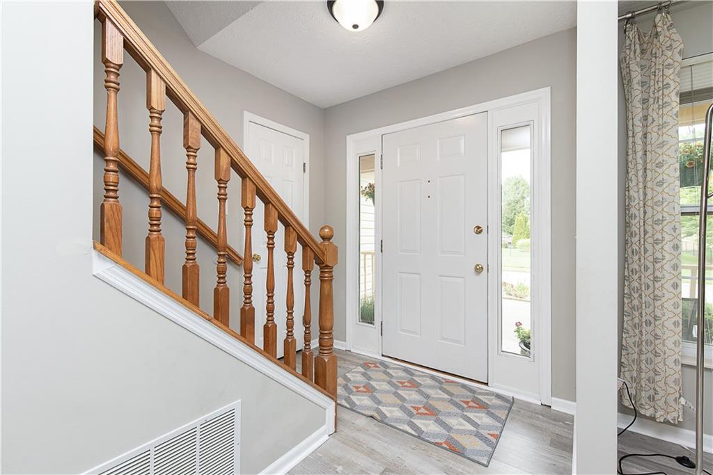 13237 Knoll Ridge Fishers, IN 46038 - Photo 3 of 29 Gallery Image 3