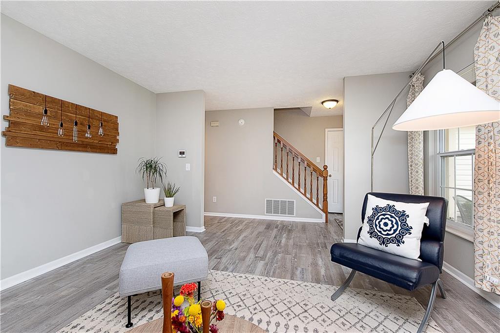 13237 Knoll Ridge Fishers, IN 46038 - Photo 5 of 29 Gallery Image 5
