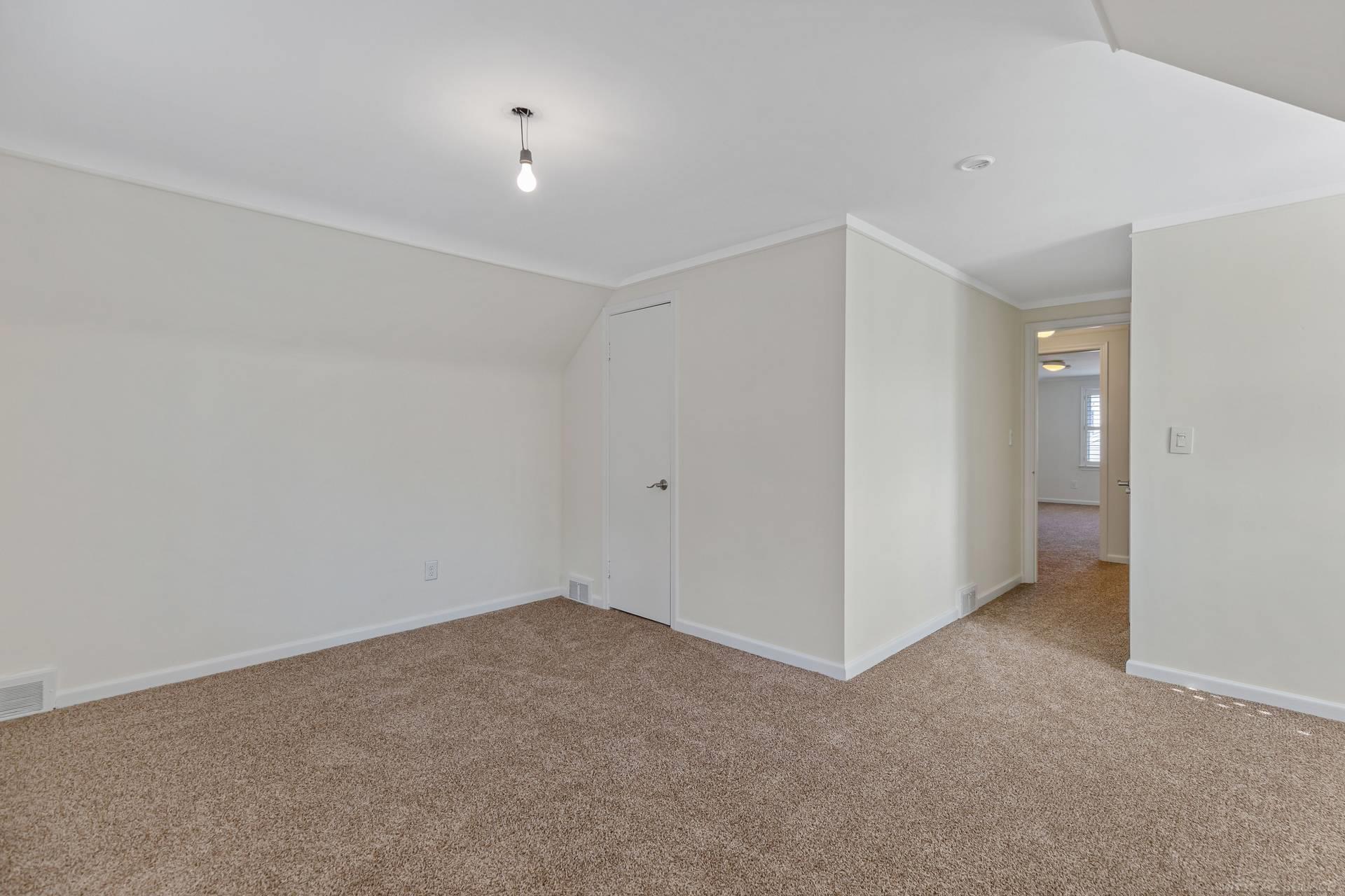 320 Cloverly Road Grosse Pointe, MI 48236 - Photo 22 of 38 50137440-4757cb5e-7fbf-4d38-8a44-96d92ae33c75.JPG