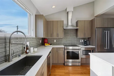 $850,000 | 1230 West Emerson Street, Seattle, WA 98119