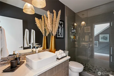 $850,000 | 1230 West Emerson Street, Seattle, WA 98119