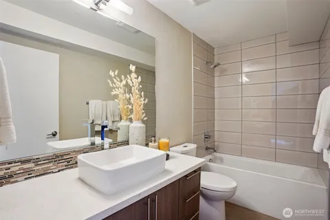 $850,000 | 1230 West Emerson Street, Seattle, WA 98119