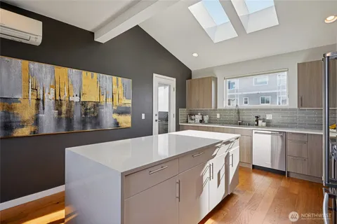 $850,000 | 1230 West Emerson Street, Seattle, WA 98119