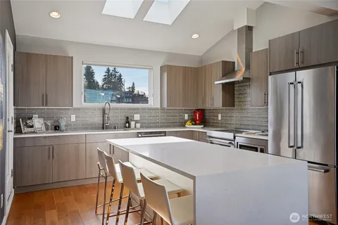 $850,000 | 1230 West Emerson Street, Seattle, WA 98119