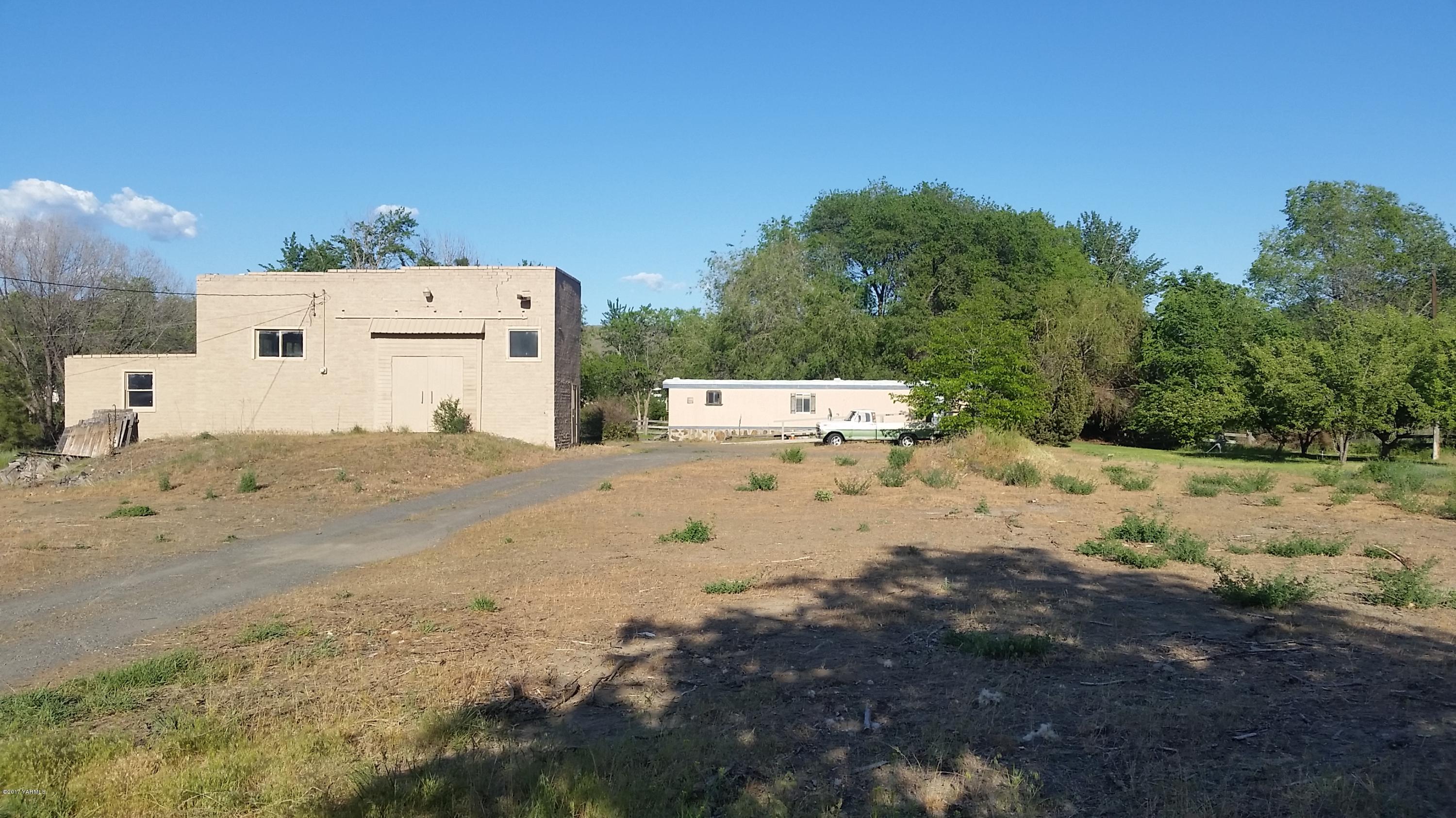 10067 South Naches Road Naches, WA 98937 - Photo 2 of 11 a view of white house with a yard