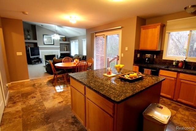 3057 Wilmington Court Rochester, MI 48309 - Photo 4 of 18 IMG_4986.jpg