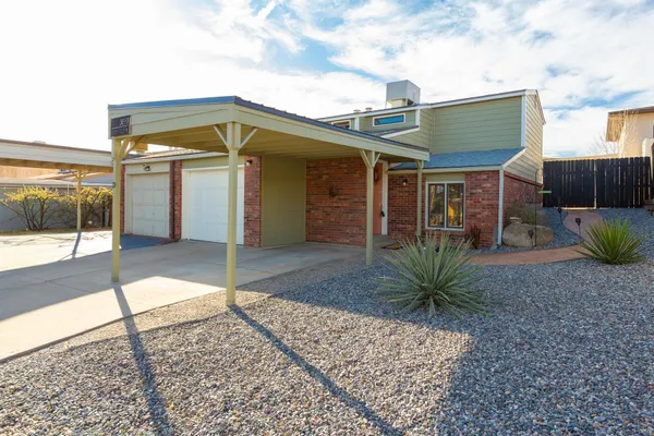 a view of a house with backyard