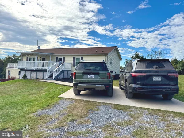 $589,900 | 220 Snappy Lane, Winchester, VA 22602