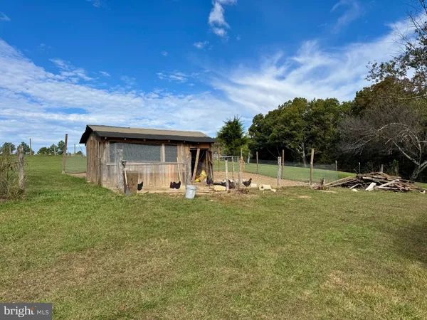 $589,900 | 220 Snappy Lane, Winchester, VA 22602