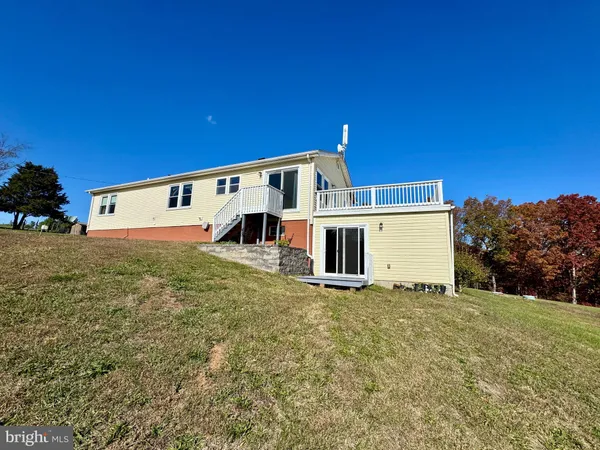 $589,900 | 220 Snappy Lane, Winchester, VA 22602