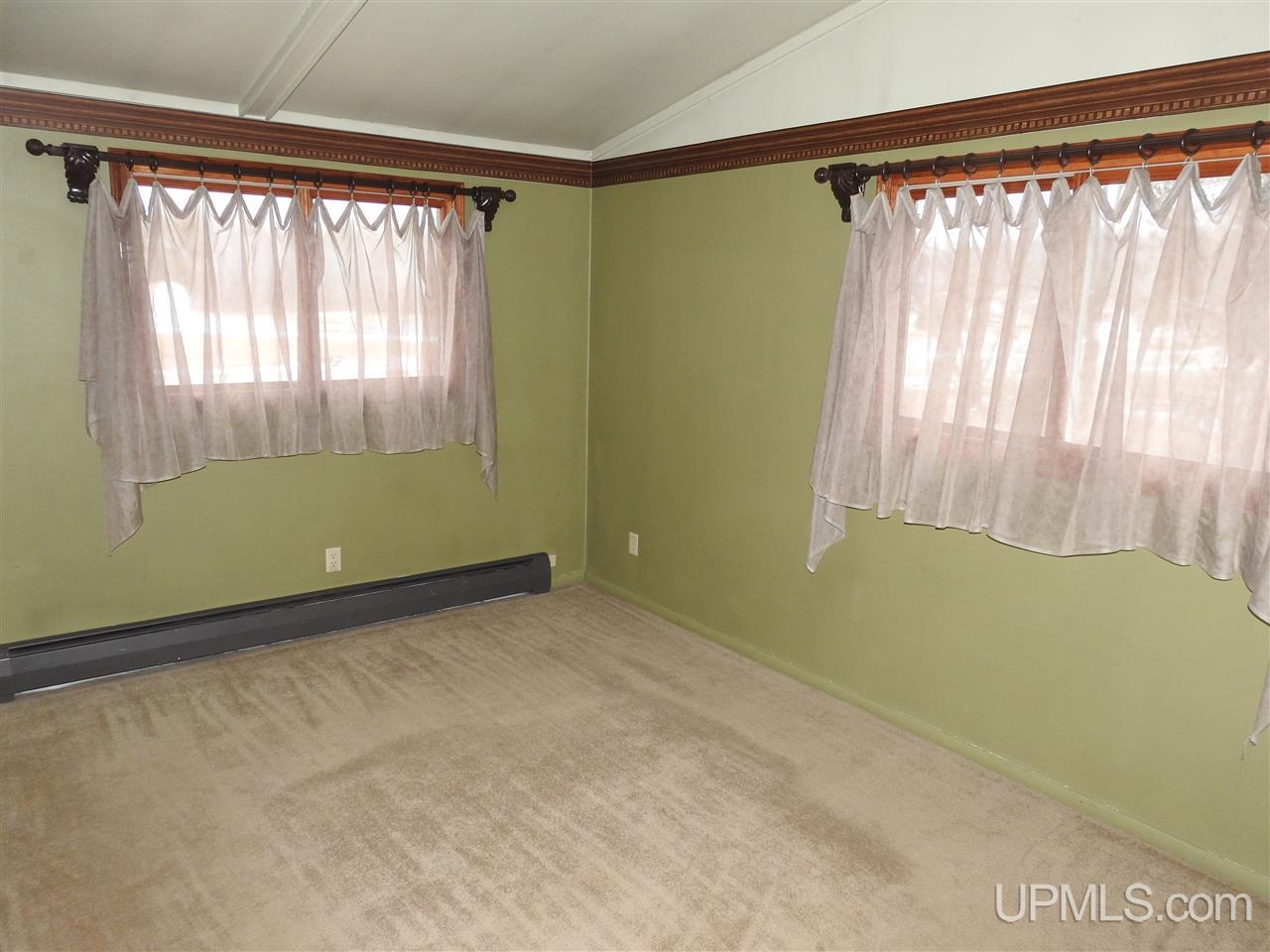 662 Division Street Quinnesec, MI 49876 - Photo 11 of 33