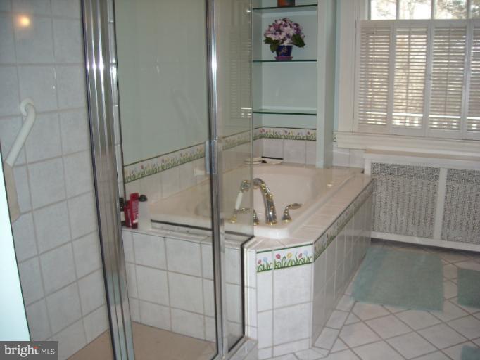 5504 Wexford Road Baltimore, MD 21209 - Photo 11 of 18 a bathroom with a tub sink and mirror