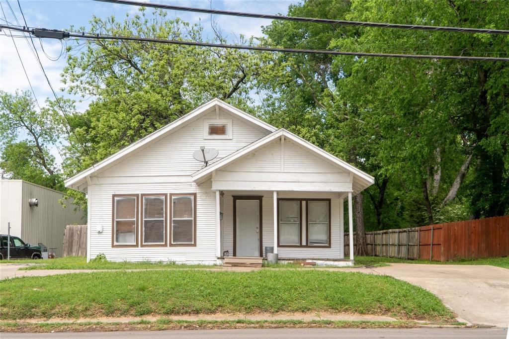 Bungalow-style house with covered porch