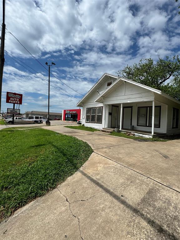 1810 Live Oak Street Commerce, TX 75428 - Photo 4 of 6 View of front of property featuring covered porch