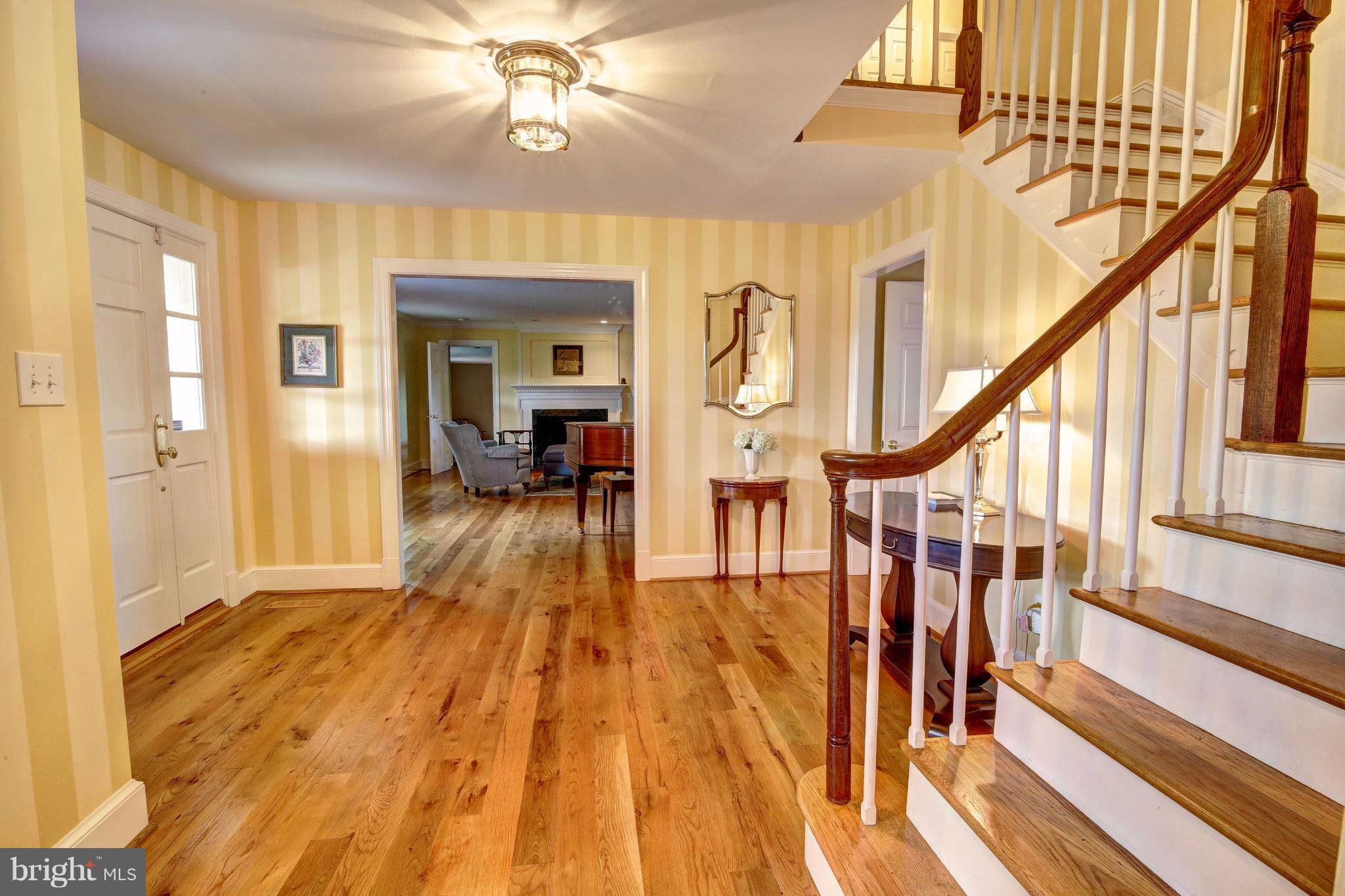 21257 St Louis Road Middleburg, VA 20117 - Photo 5 of 30 Foyer - Spacious and Elegant