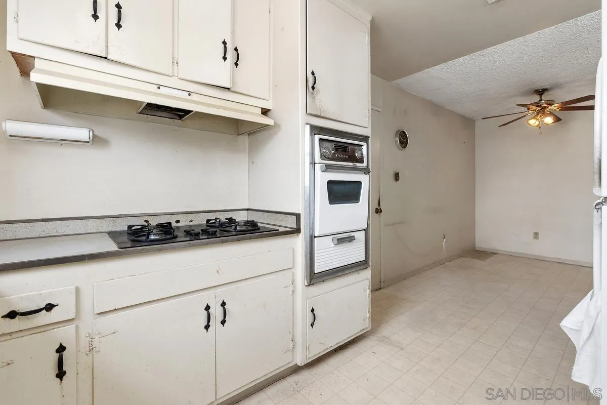 9218 Ellenbee Road Santee, CA 92071 - Photo 11 of 30