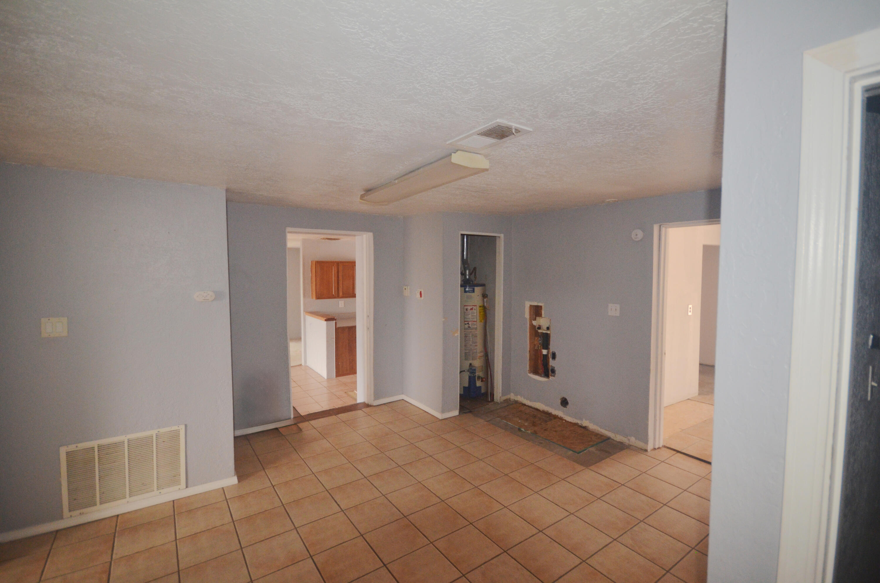 1401 Santa Rosa Avenue Southwest Albuquerque, NM 87105 - Photo 8 of 28 Gallery Image 8