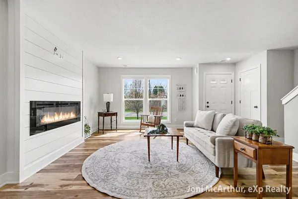 $343,500 | 6652 South South Square Lane Northeast, Unit 49, Rockford, MI 49341