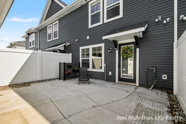 $343,500 | 6652 South South Square Lane Northeast, Unit 49, Rockford, MI 49341
