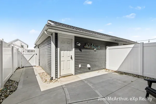 $343,500 | 6652 South South Square Lane Northeast, Unit 49, Rockford, MI 49341