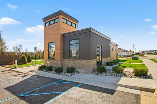 $343,500 | 6652 South South Square Lane Northeast, Unit 49, Rockford, MI 49341