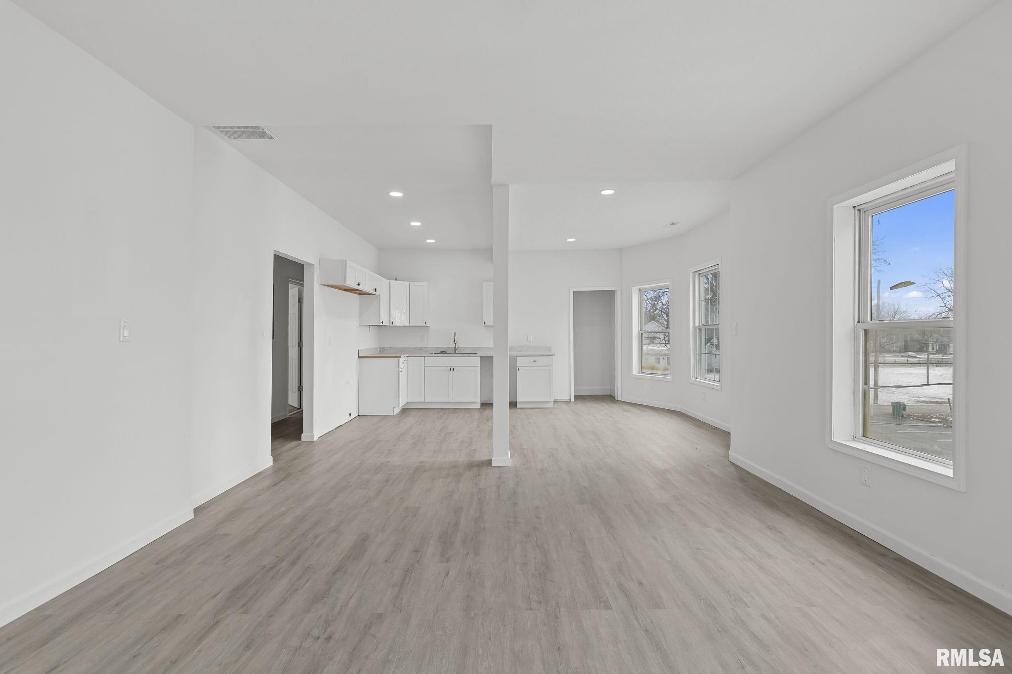 910 South 2nd Street Springfield, IL 62704 - Photo 23 of 40