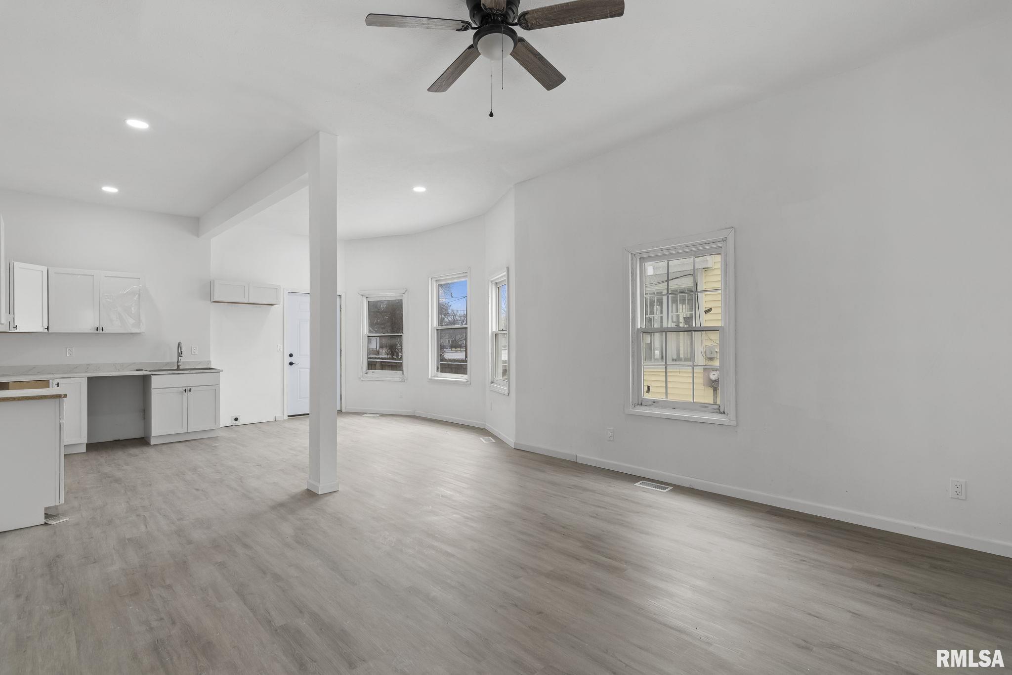 910 South 2nd Street Springfield, IL 62704 - Photo 4 of 40