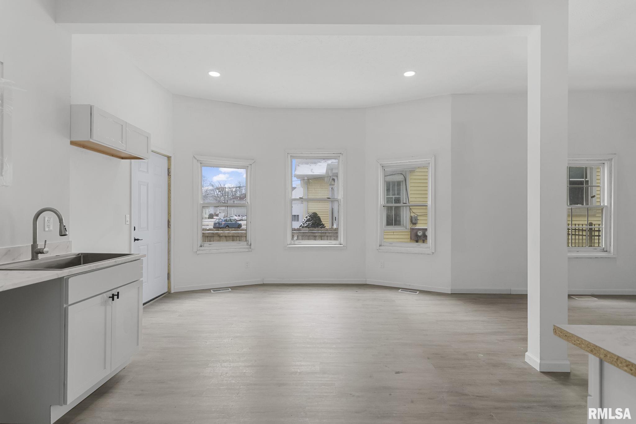 910 South 2nd Street Springfield, IL 62704 - Photo 8 of 40