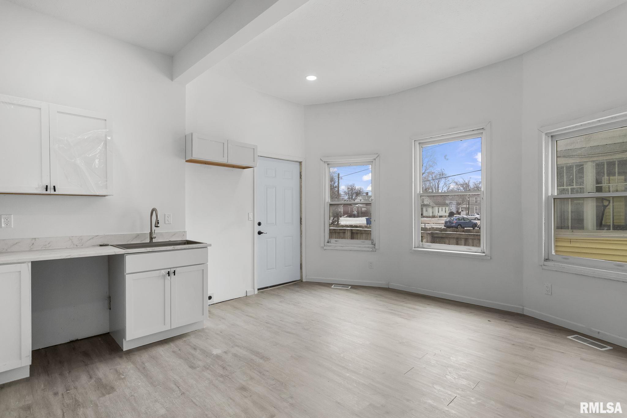 910 South 2nd Street Springfield, IL 62704 - Photo 9 of 40