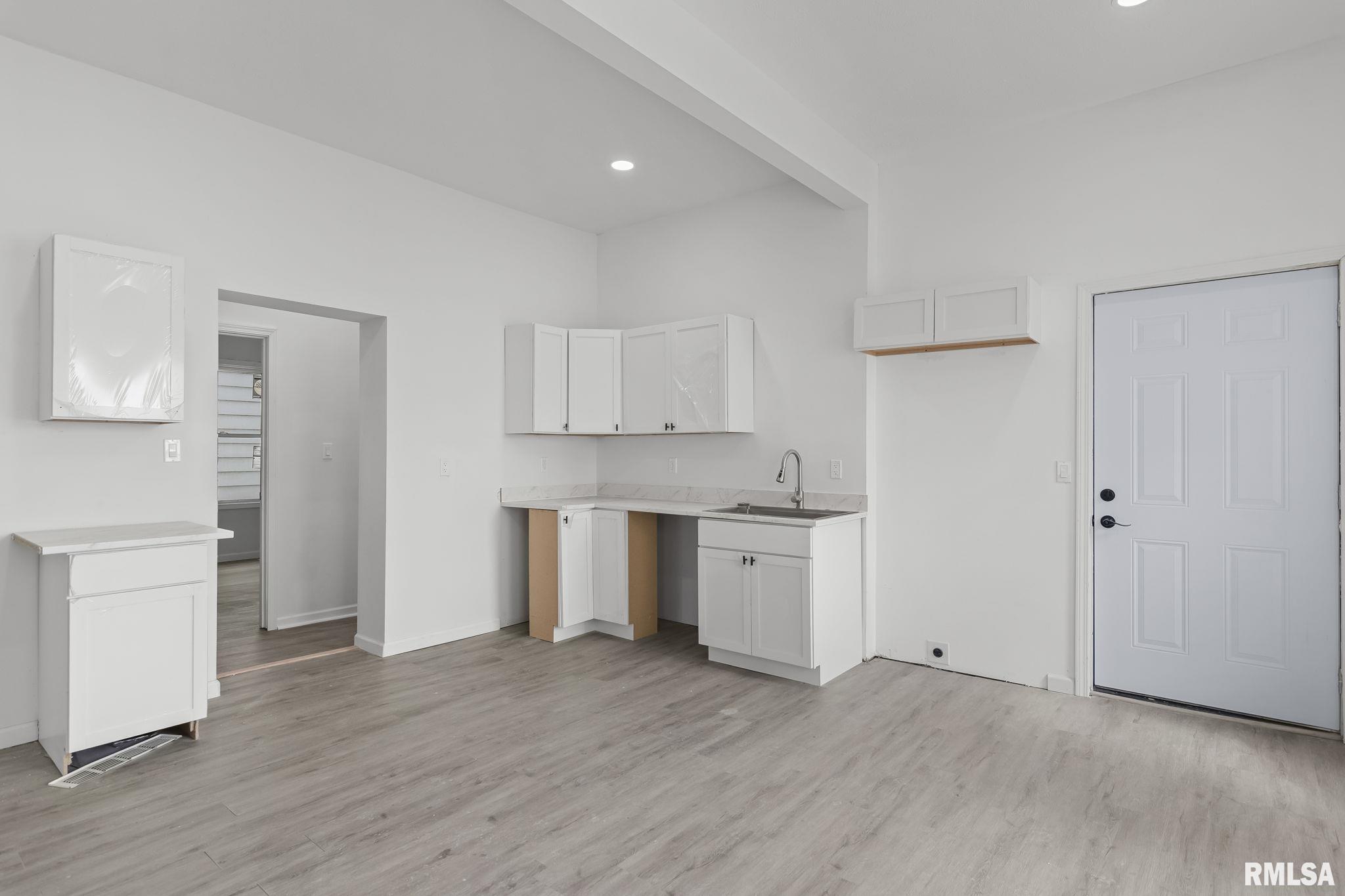 910 South 2nd Street Springfield, IL 62704 - Photo 10 of 40