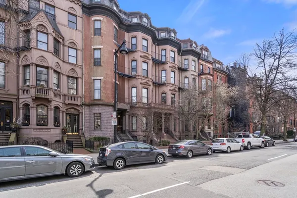 $2,600 | 167 Beacon Street, Unit 2, Boston, MA 02116