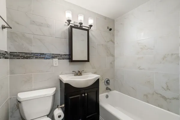 $2,600 | 167 Beacon Street, Unit 2, Boston, MA 02116