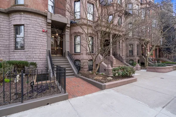$2,600 | 167 Beacon Street, Unit 2, Boston, MA 02116