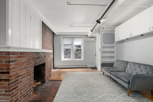 $2,600 | 167 Beacon Street, Unit 2, Boston, MA 02116