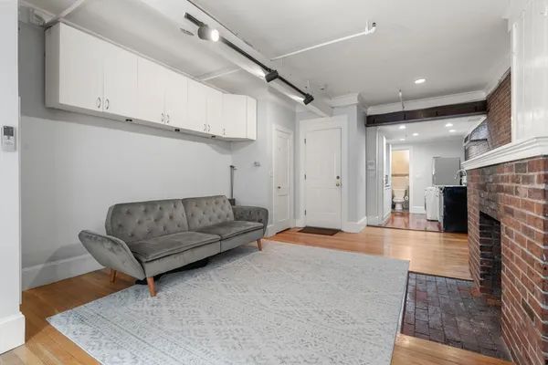 $2,600 | 167 Beacon Street, Unit 2, Boston, MA 02116