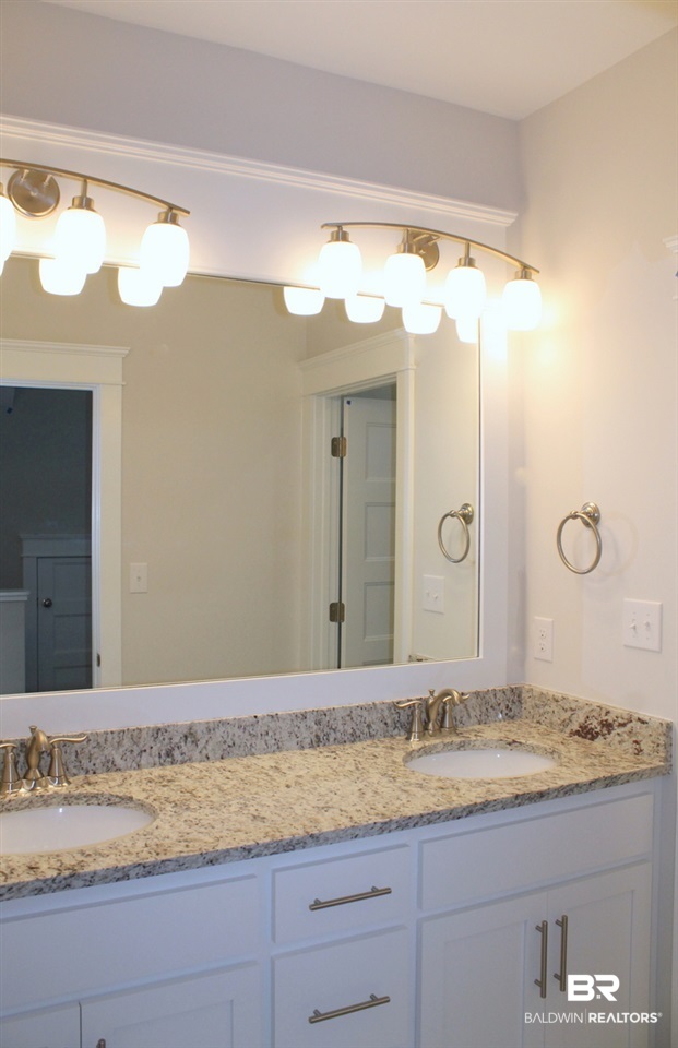 8733 Rosedown Lane Daphne, AL 36526 - Photo 27 of 32 Full bath upstairs