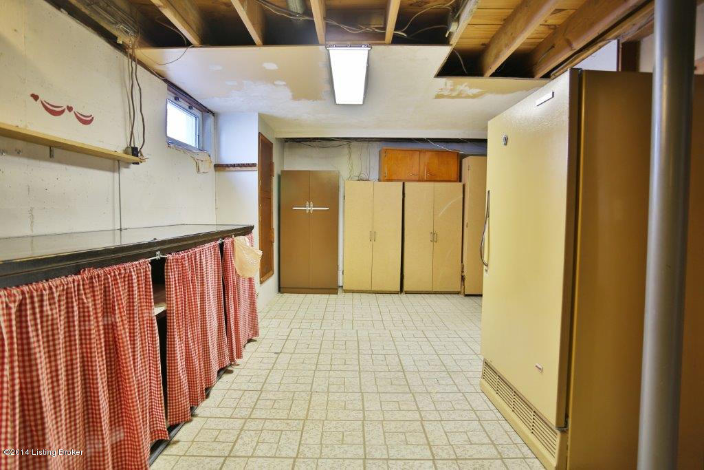 315 Short Road Louisville, KY 40207 - Photo 32 of 32 LAUNDRY AND STORAGE AREA.