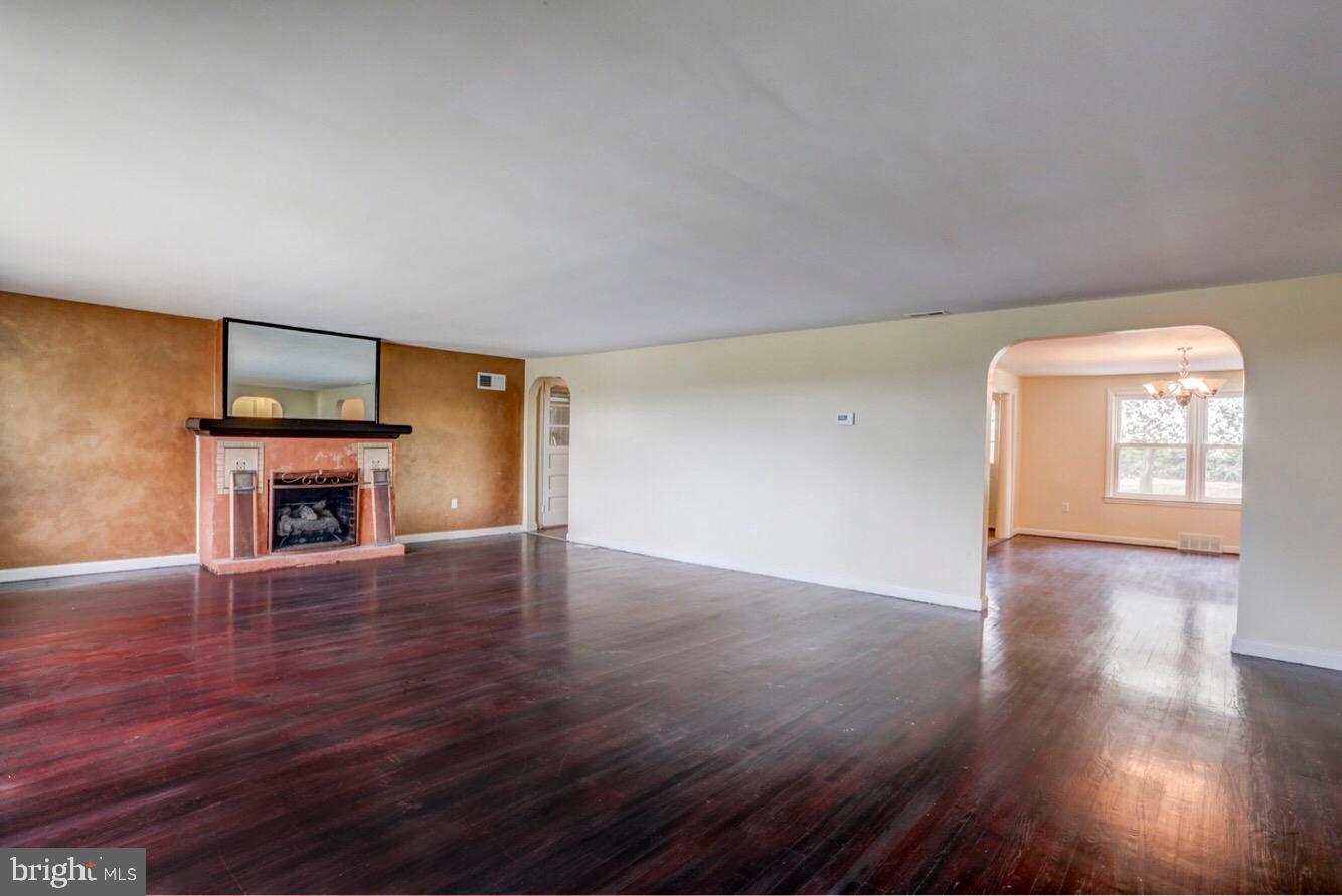 811 Bonneview Road York, PA 17406 - Photo 2 of 30 Gallery Image 2