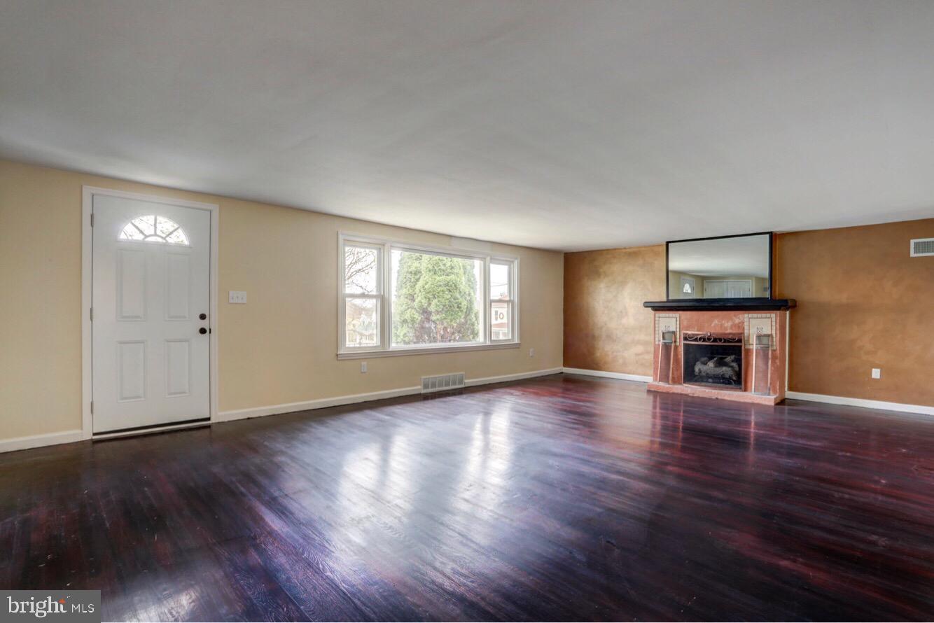 811 Bonneview Road York, PA 17406 - Photo 3 of 30 Gallery Image 3