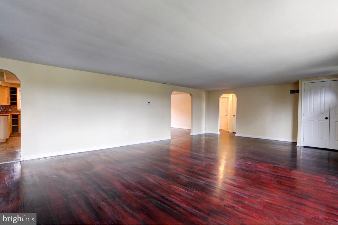 811 Bonneview Road York, PA 17406 - Photo 4 of 30 Gallery Image 4