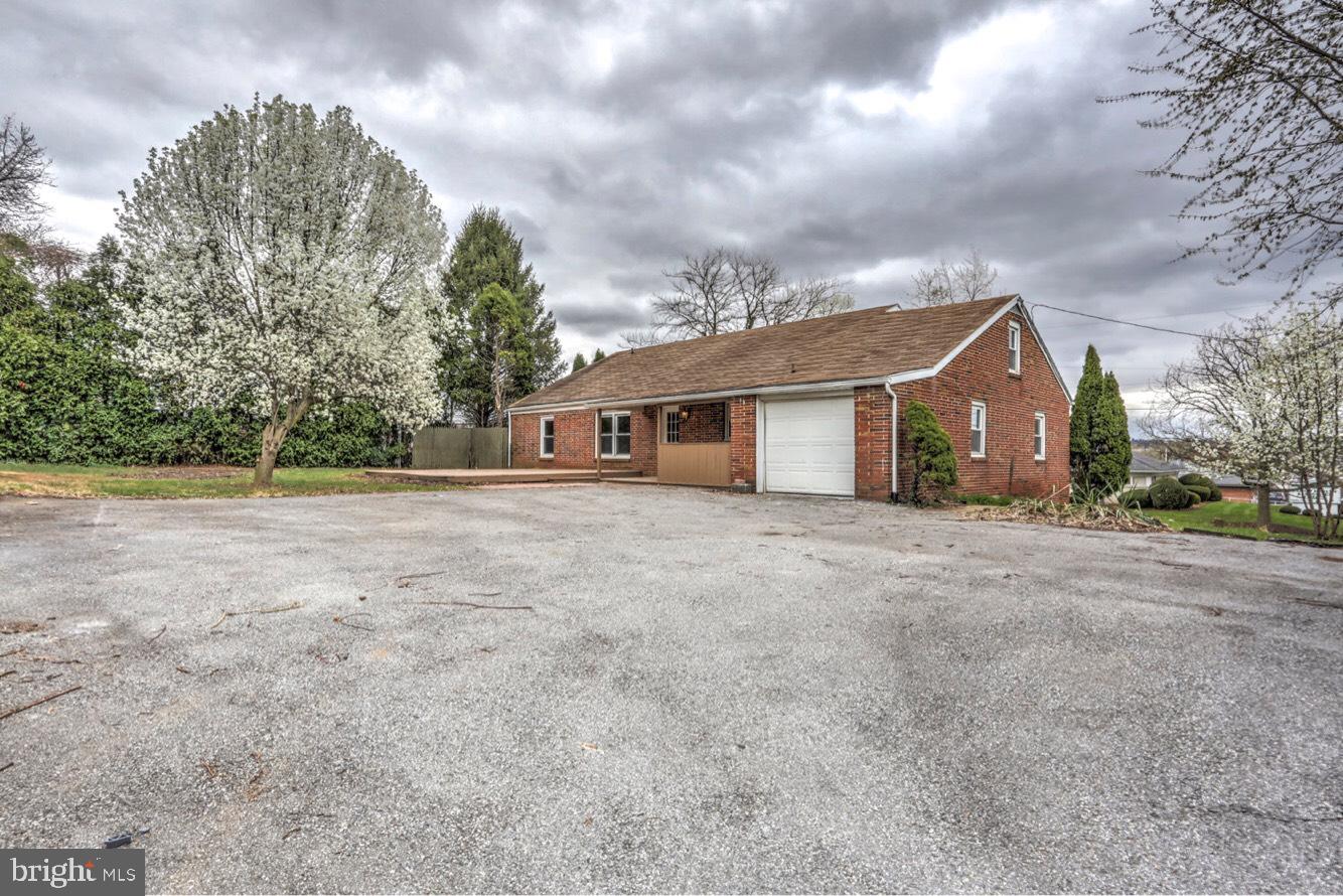 811 Bonneview Road York, PA 17406 - Photo 8 of 30 Gallery Image 8