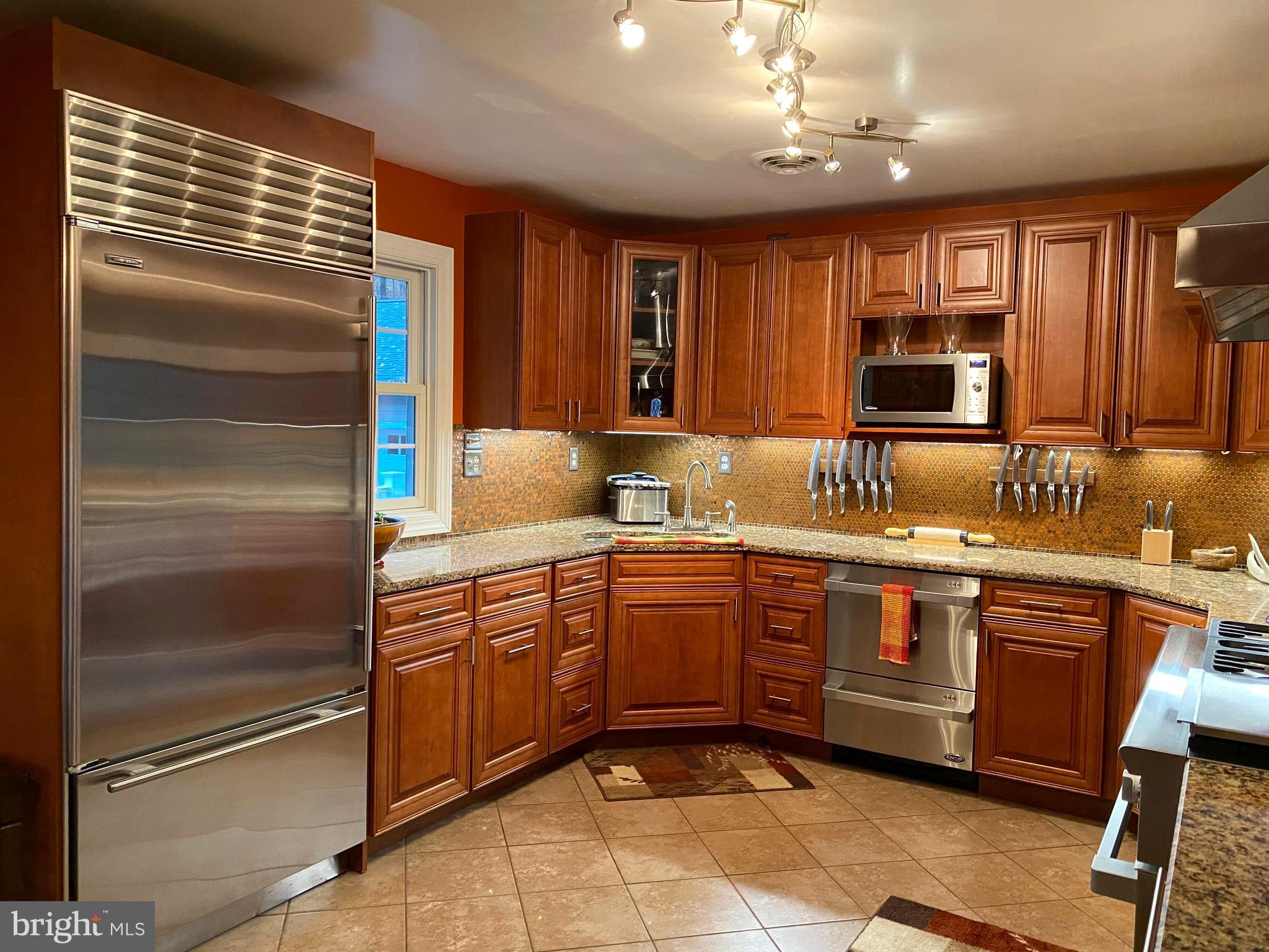 8661 Mitchell Road Denton, MD 21629 - Photo 4 of 30 Very Impressive kitchen.