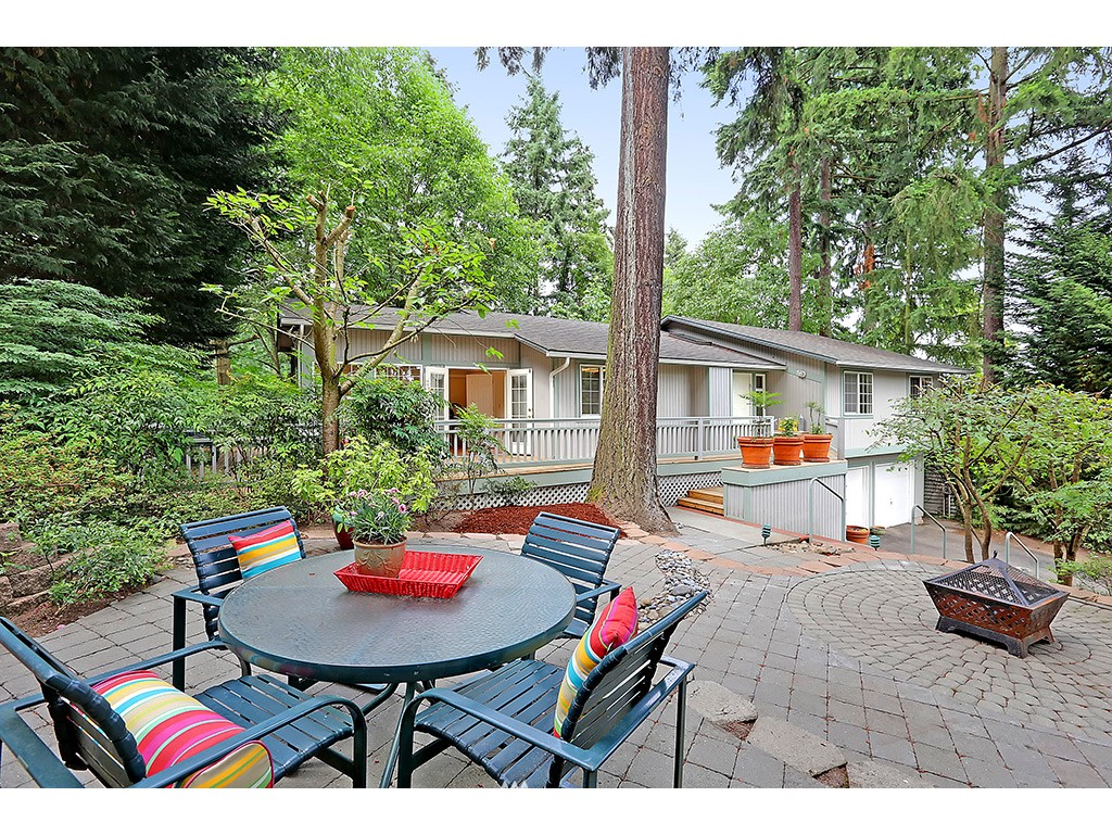 9220 Southeast 68th Street Mercer Island, WA 98040 - Photo 1 of 22