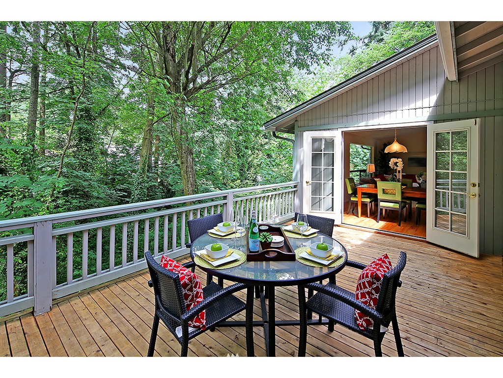 9220 Southeast 68th Street Mercer Island, WA 98040 - Photo 11 of 22