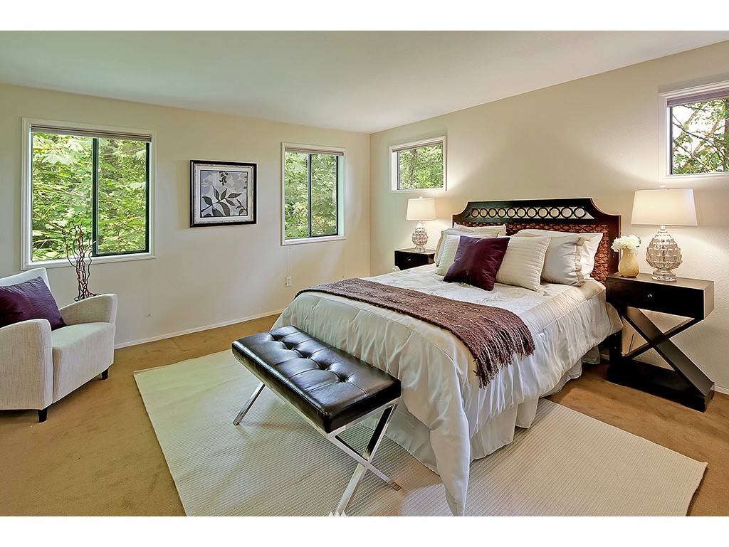 9220 Southeast 68th Street Mercer Island, WA 98040 - Photo 12 of 22