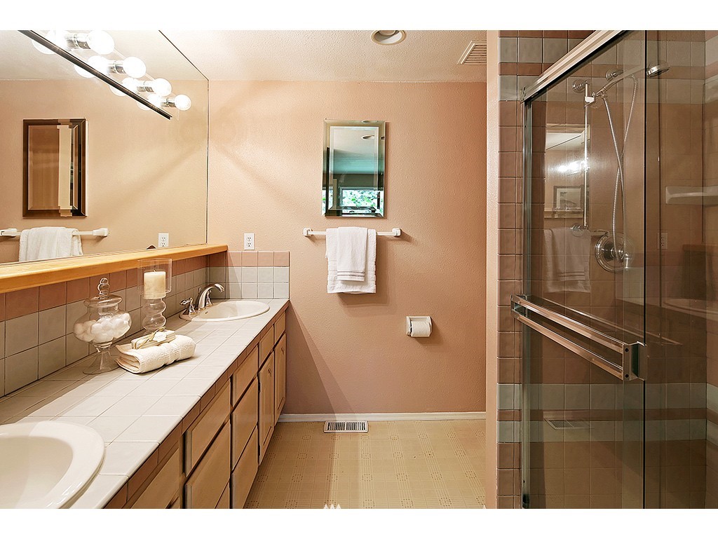 9220 Southeast 68th Street Mercer Island, WA 98040 - Photo 13 of 22