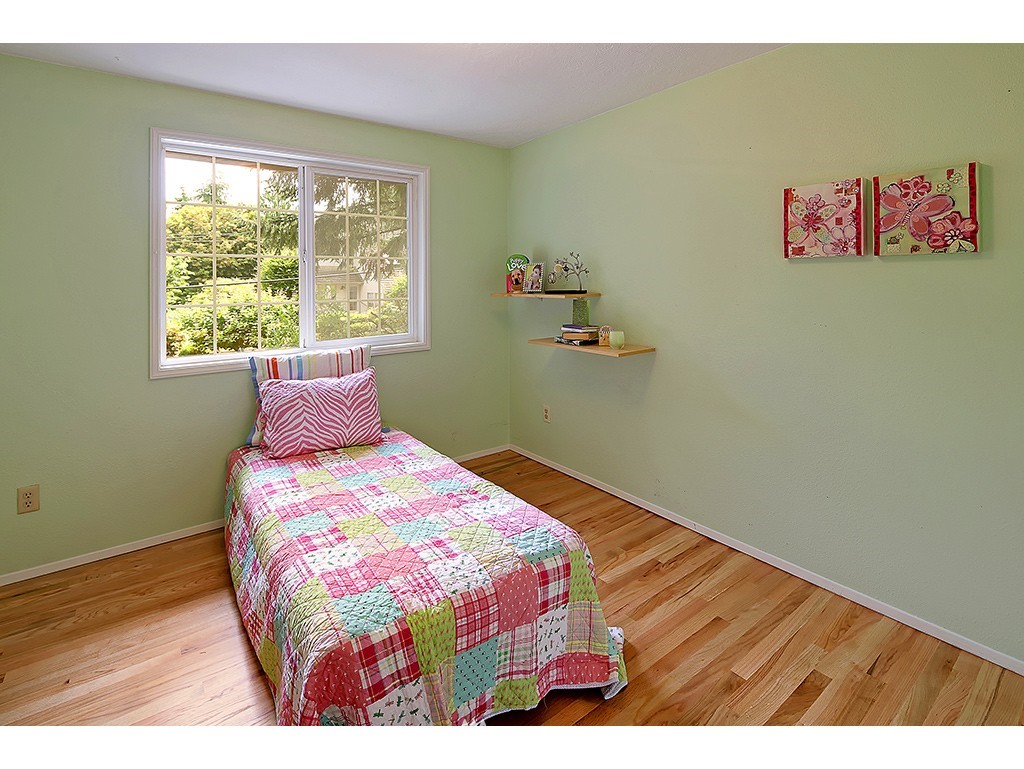 9220 Southeast 68th Street Mercer Island, WA 98040 - Photo 15 of 22