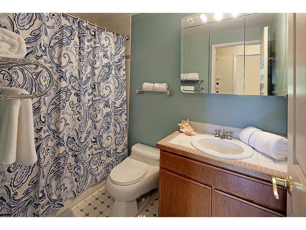 9220 Southeast 68th Street Mercer Island, WA 98040 - Photo 17 of 22
